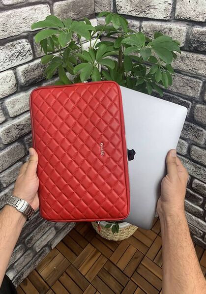 Guard Red Capitone Clutch Bag - Thumbnail